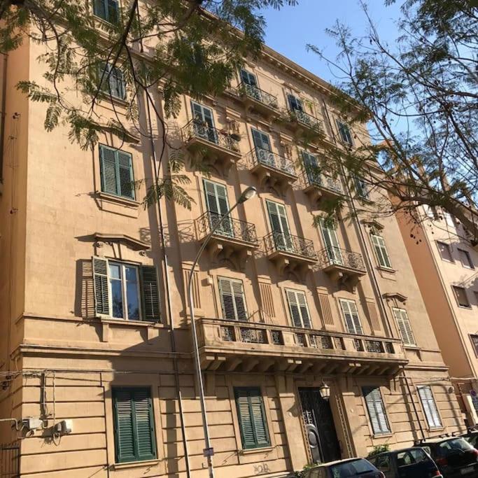 Bibi Appartamento A Due Passi Dal Tribunale Centro Palermo Exteriör bild